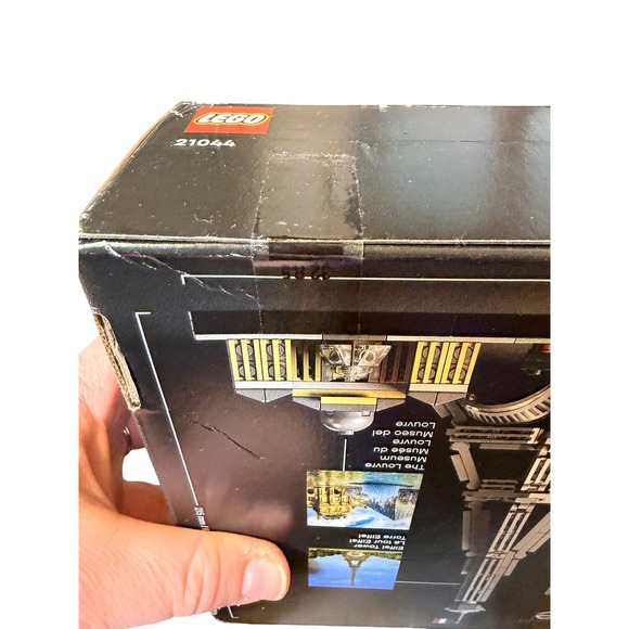 LEGO Architecture Skylines Paris Louvre Museum Eiffel Tower 21044 Building Kit - Picture 6 of 13